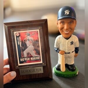 Derek Jeter 2001 Yankees Bobblehead & Plaque Set